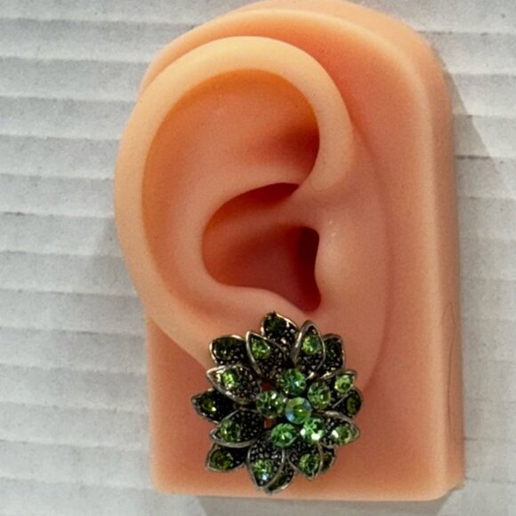 Lot of vintage sparkling statement clip on earrings - Picture 9 of 16